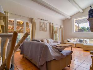 Maisons de vacances Holiday Home Cros de Gourdin by Interhome : photos des chambres