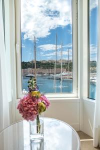Junior Suite - Harbor view room in Port Palace