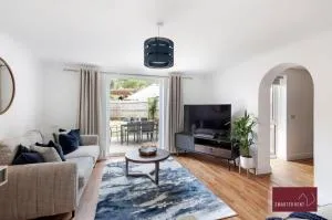 Guildford - 3 Bedroom Home - Driveway & Garden - 吉尔福德