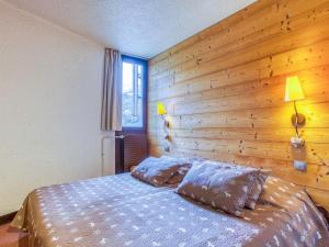 Apartment Chanteneige 301 by Interhome