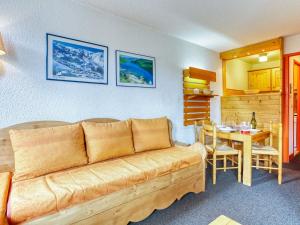 Apartment Chanteneige 403 by Interhome