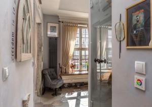 Old Town Paradise Lost by Downtown Apartments