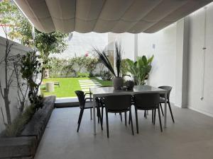 Sitges Spaces Garden Oasis 3 Bedroom 2 Bath Garden
