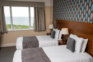 Twin Room with Sea View room in Commodore Hotel by Greene King Inns