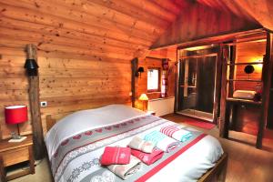 Chalets Ski-in/Ski-out Chalet, Quiet Location, and Jacuzzi : photos des chambres