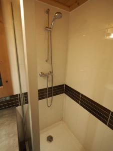 Appartements RisoulSki Antares - Piscine et Sauna : photos des chambres