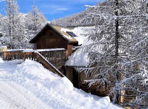 Chalets Ski-in/Ski-out Chalet, Quiet Location, and Jacuzzi : photos des chambres