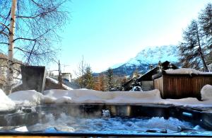 Chalets Ski-in/Ski-out Chalet, Quiet Location, and Jacuzzi : photos des chambres