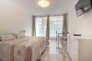 TENERIFE Olympia Apart Hotel-Playa de las Americas. Balcony, sea view & pool