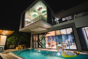 Holiday Sunset Private Pool Villa