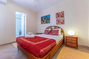 2 BDR WBalcony in Vale do Lobo by LovelyStay