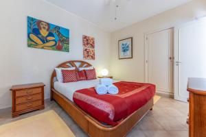 2 BDR WBalcony in Vale do Lobo by LovelyStay