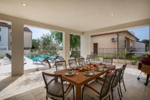 Villa Medici Dalmatia - Amazing 5-bedroom home with heated pool, wellness and gameroom