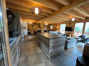 Chalets Chalet Balata - Charming chalet with hot tub and views : photos des chambres