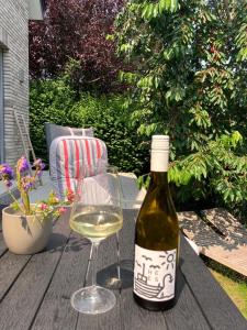 Im Bademantel an den Strand - mit Terrasse