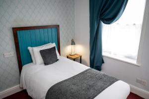 Single Room room in Rising Sun Hotel by Greene King Inns