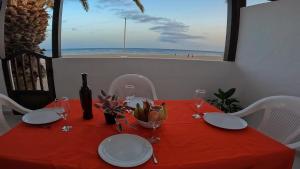 Apartamento Tierra, Primera línea Mar