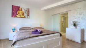 Luxury villa with sea view, pool and jacuzzi near the beach in the town of Pula by WiiBuk