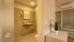 Luxury villa with sea view, pool and jacuzzi near the beach in the town of Pula by WiiBuk