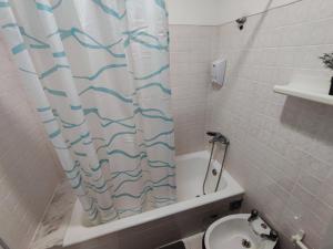 Lisbon twin Room in Penha de Franca Lisbon