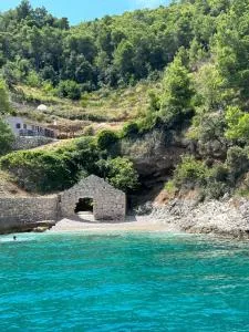 Beach Alone - Brusje