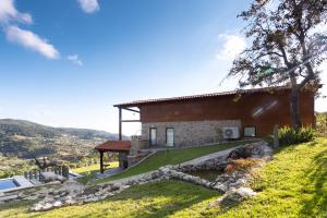 Abraços dos Avós - Casas do Monte