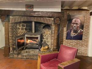 Belle Longère normande, cheminée et jardin arboré