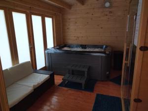 Maisons de vacances Nid du merle avec sauna et jacuzzi privatif : photos des chambres