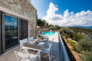 Kallia by Vintage Travel