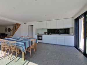 Maisons de vacances Comfortable holiday home in a haven of peace, Baie de Morlaix : photos des chambres