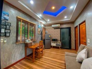 Ban Aob Maiy(บ้านโอบไม้)