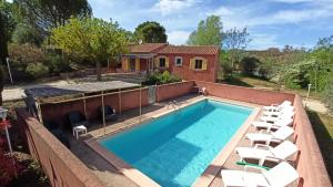 Appartements La Bastide de la Peyroliere avec piscine et tennis face au Luberon : photos des chambres