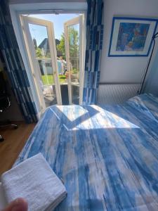 Choice of One double bedroom with a comfy double bed and private en suite for solo travellers or couples ,or alternatively book two double bedrooms for families or friends, Max 4 persons