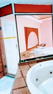 Lips Motel (Adult Only)