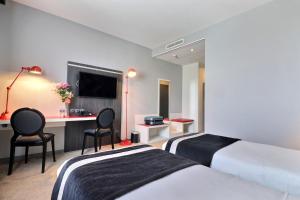 Hotels Hotel des Lumieres : photos des chambres