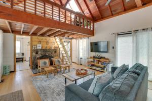 2 Mi to Big Bear Lake Cabin with Game Room