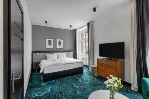 Large Room with Sofa Bed room in Hotel Republika & Suites