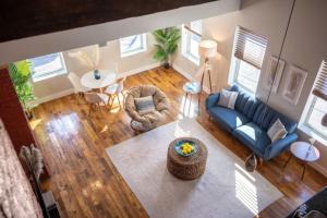 Broadway Suites - Stunning Downtown Condos