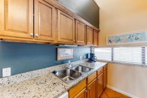 Palm Beach Club 2-225