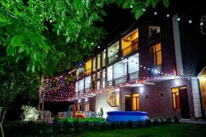 Family Inn - Ərǝkit