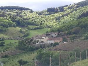 Maisons de vacances Vue et piscine privee dans le Beaujolais : Maison 1 Chambre