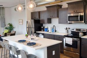 Stunning Condos Near Washington Park w Parking