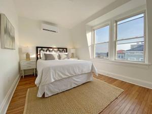 Explore Downtown and Mount Adams with River Views