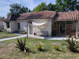 Maisons de vacances Le Hameau Saint-Julien : Maison 3 Chambres