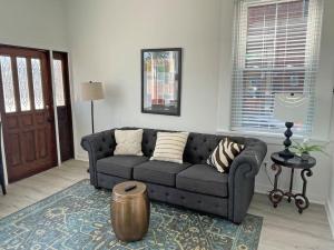 Full Building Huge Downtown Retreat Walkable to Everything