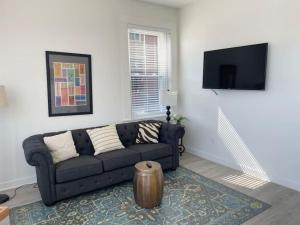 Full Building Huge Downtown Retreat Walkable to Everything