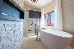 Olive garden Platinum, Posedarje