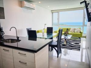 Sea, Sand & Skyline 30th-Floor Poolside Getaway