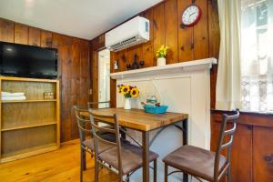 Hot Tub and Fire Pit Dog-Friendly House in Yarmouth