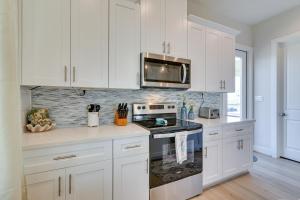 Seas The Day Home with Pool Access in Galveston